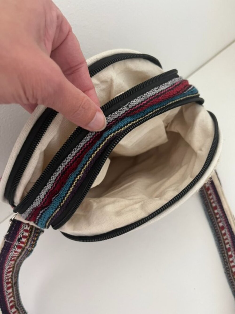 New! Himalayan Hemp Boho Round Crossbody Bag - Picture 5 of 6